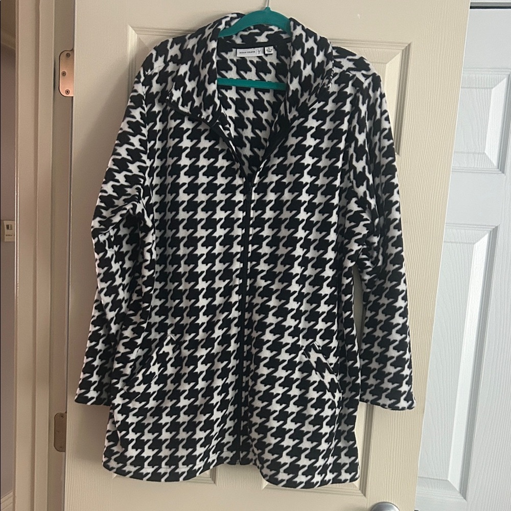 Susan Graver Black and White Patterned Jacket